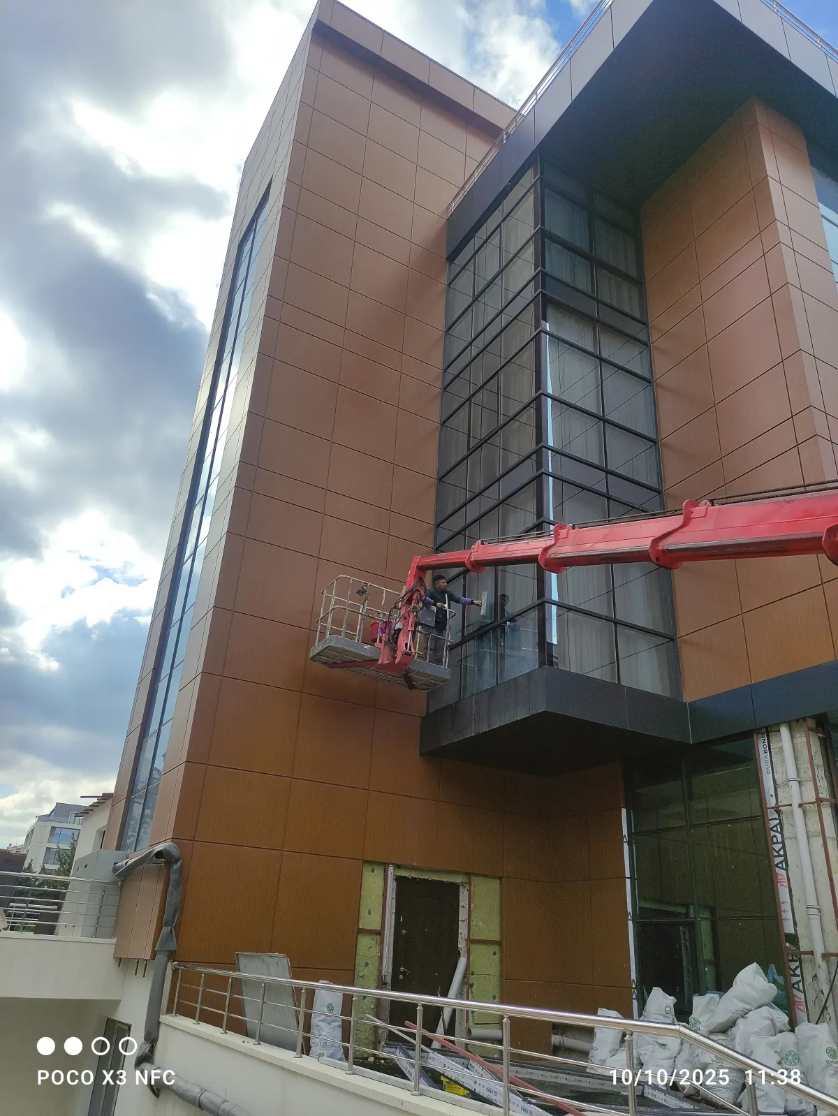 Ankara dış cephe cam ve kompozit temizlik uygulaması